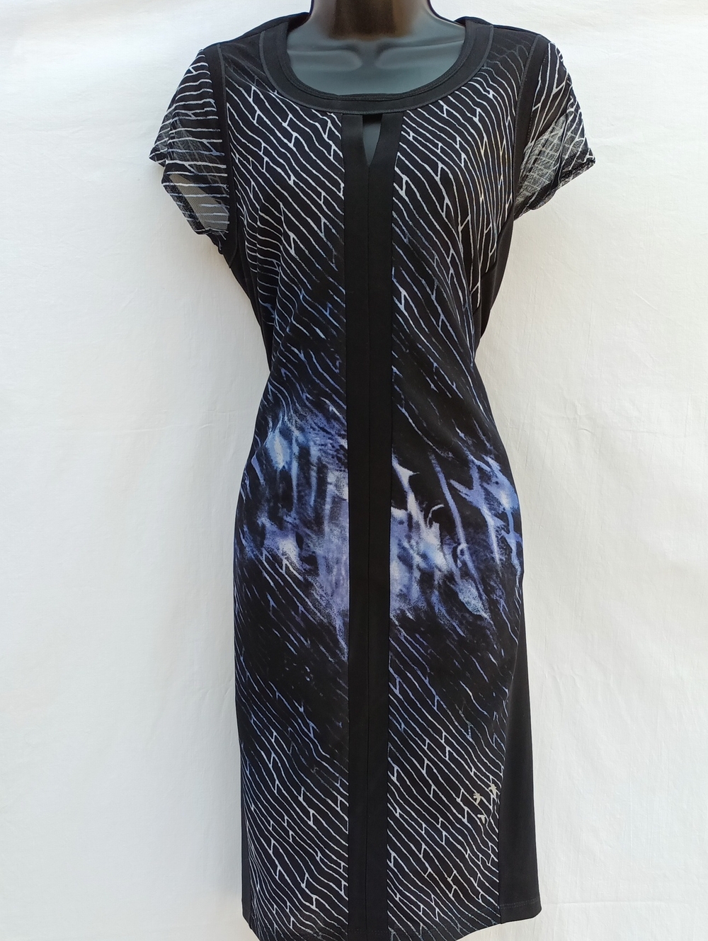 Black & Blue Printed Short Sleeve Midi Dress
